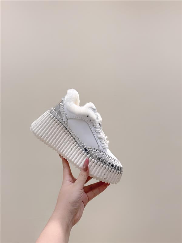 2025112815388935 390